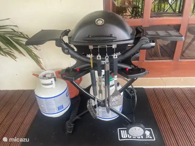 villa huren in Curaçao, Curacao-Midden, Sint Michiel – Blue Bay Village: Villa Bon Bista Weber gas BBQ met gereedschap