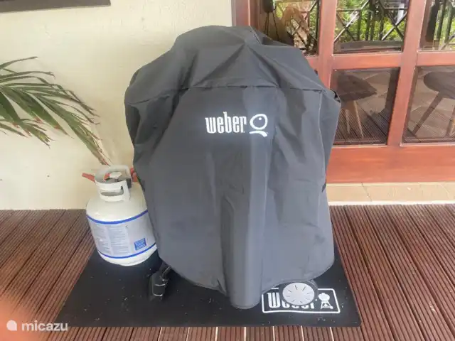 villa huren in Curaçao, Curacao-Midden, Sint Michiel – Blue Bay Village: Villa Bon Bista Weber gas BBQ met gereedschap