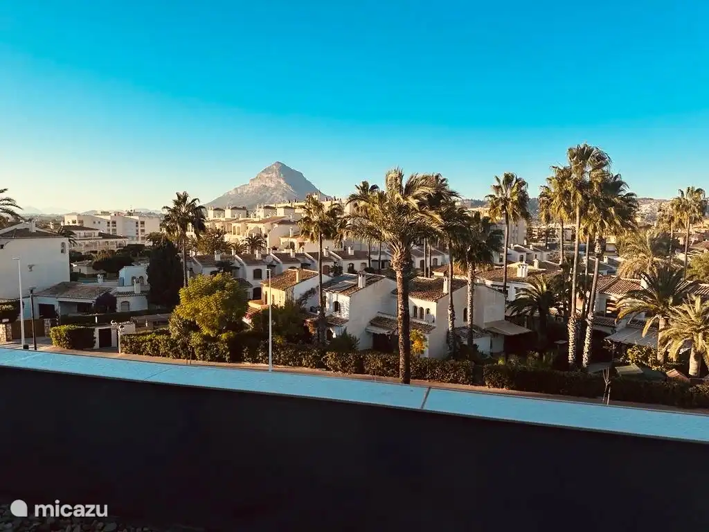 Beach House (Penthouse + Rooftop)