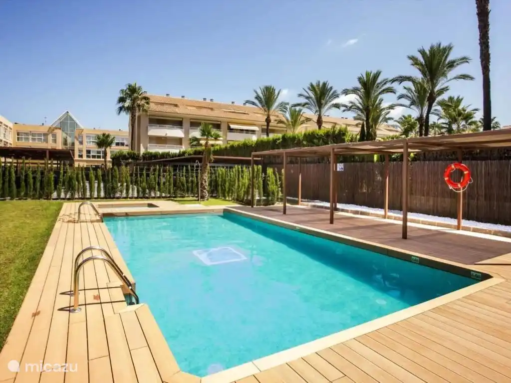 Beach House (Penthouse + Rooftop)