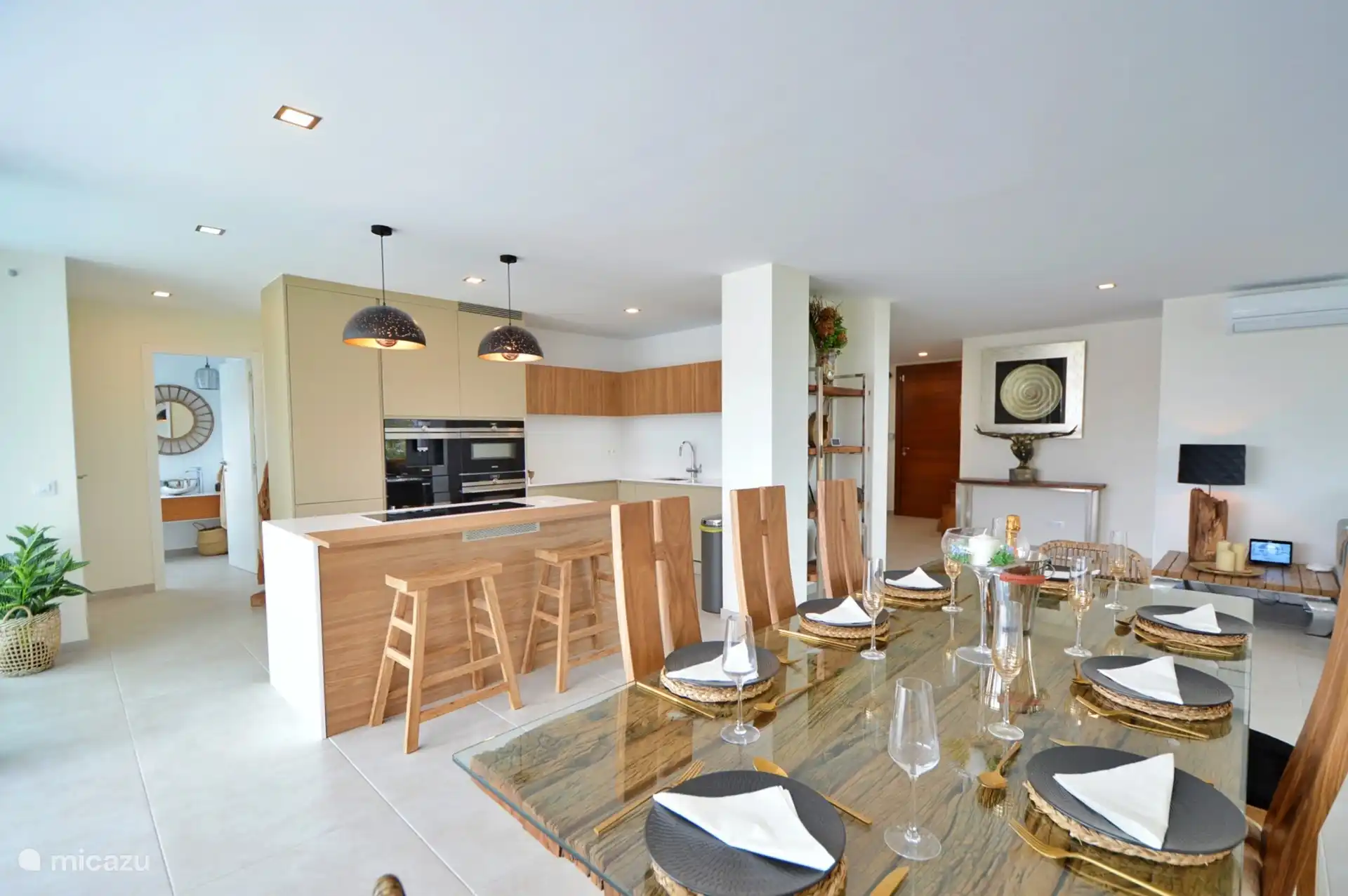 Comedor y cocina de planta abierta 