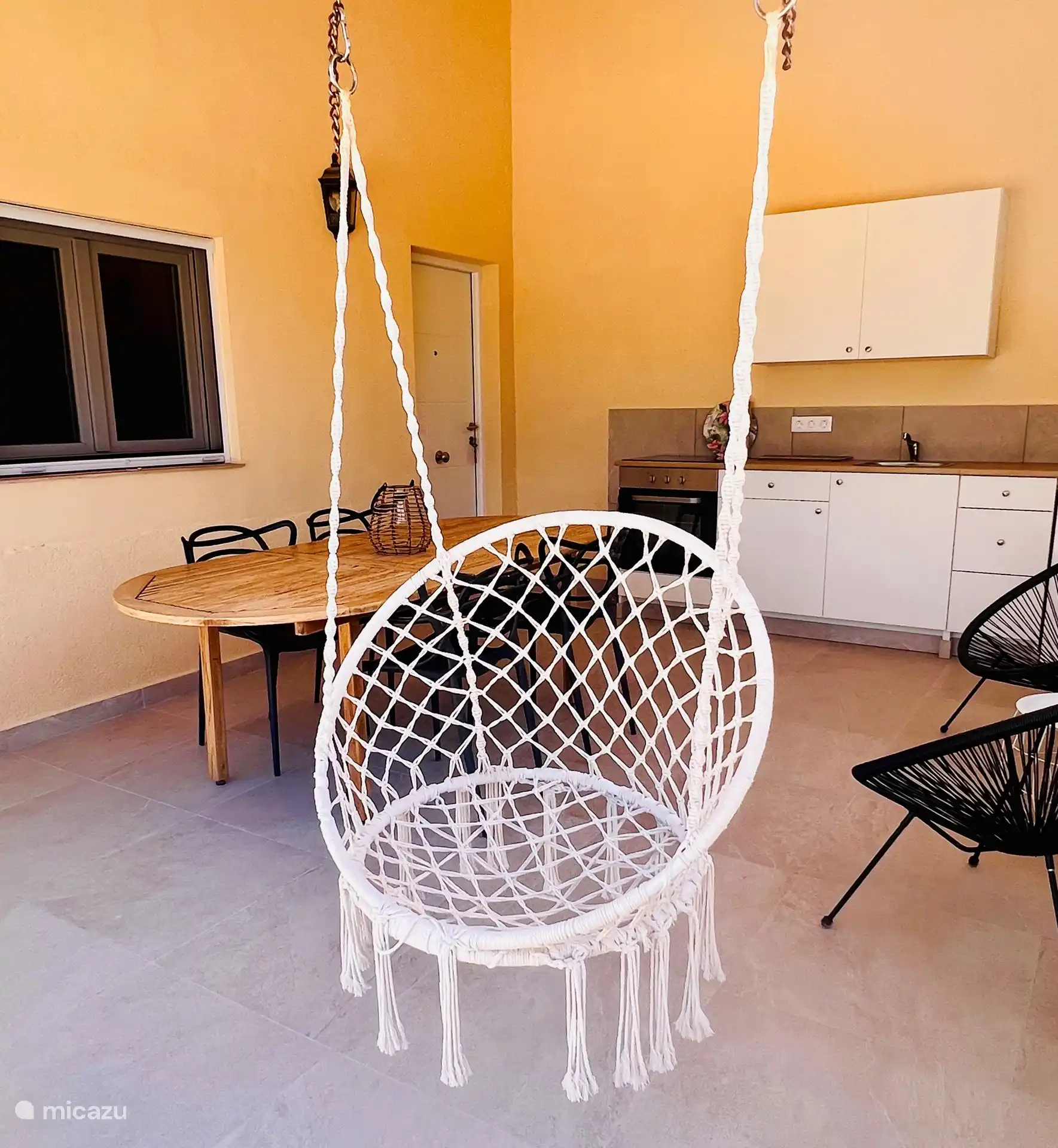 Una mecedora en tu terraza privada