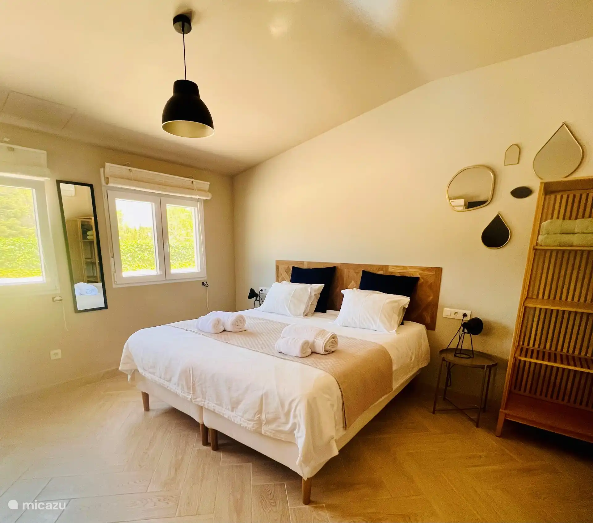 Su dormitorio del apartamento. 