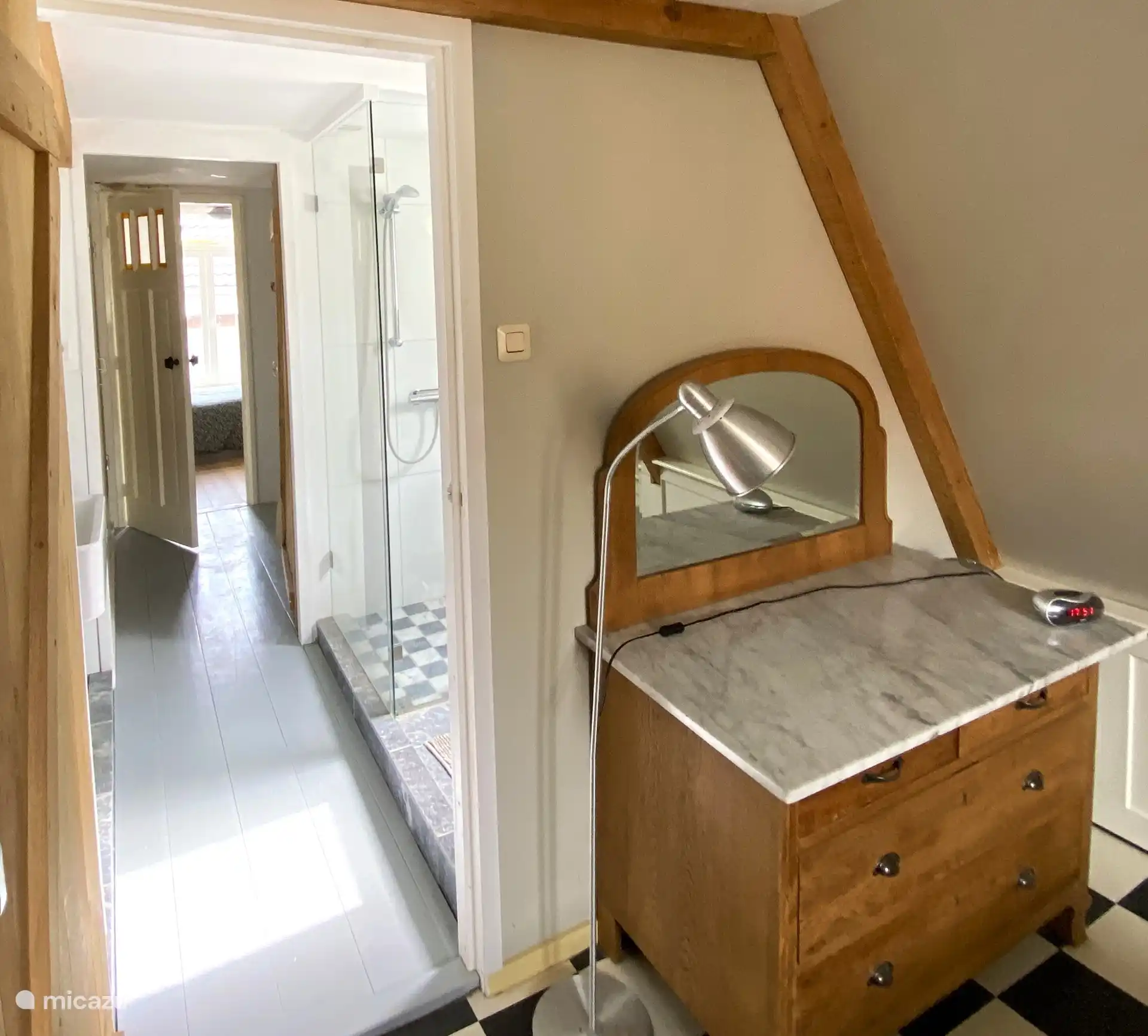 l’autre côté de la chambre principale où se trouve le lit double.