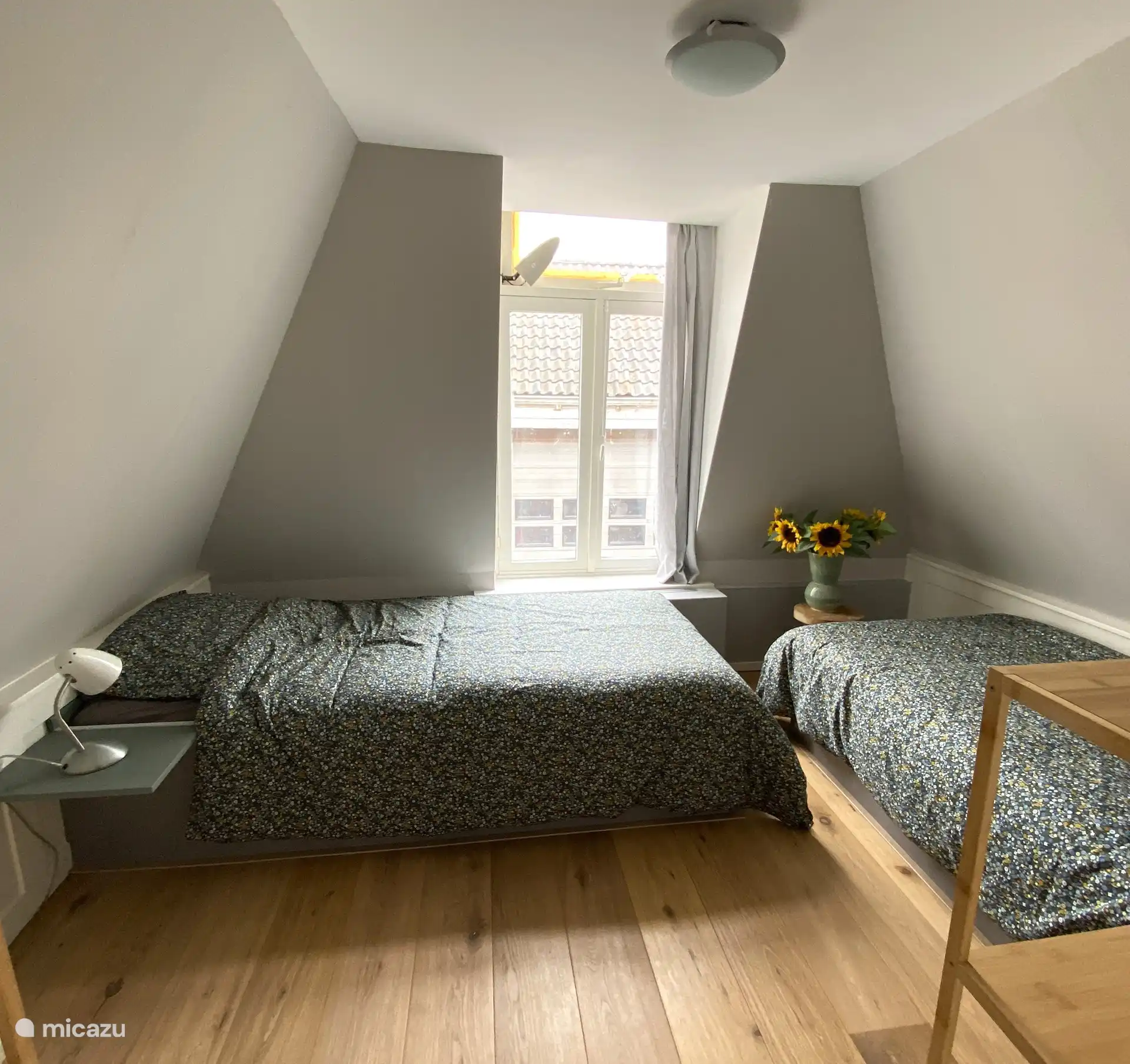 La petite chambre à l’avant de la maison avec 2 lits jumeaux de 200x90cm chacun.