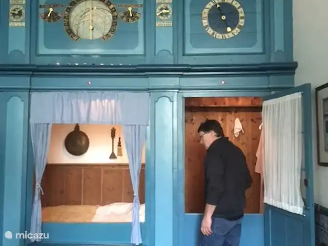 stadswoning huren in Nederland, Friesland, Franeker – Franeker Hûske de huiskamer van Eise Eisinga in het museum Planetarium, Unesco Wereld Erfgoed