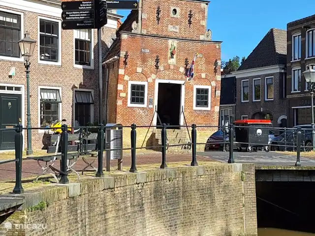 stadswoning huren in Nederland, Friesland, Franeker – Franeker Hûske Het korendragershuisje aan het einde van onze gracht en voor iedereen als klein museumpje gratis toegankelijk