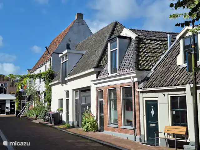 stadswoning huren in Nederland, Friesland, Franeker – Franeker Hûske Godsacker, oneven zijde, met om de hoek de Dijkstraat (winkelstraat)