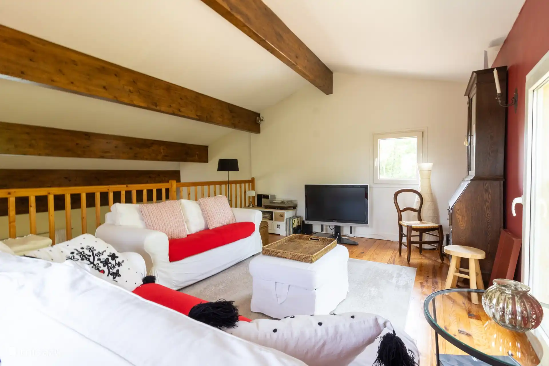 Mezzanine où l’on peut regarder la télévision 