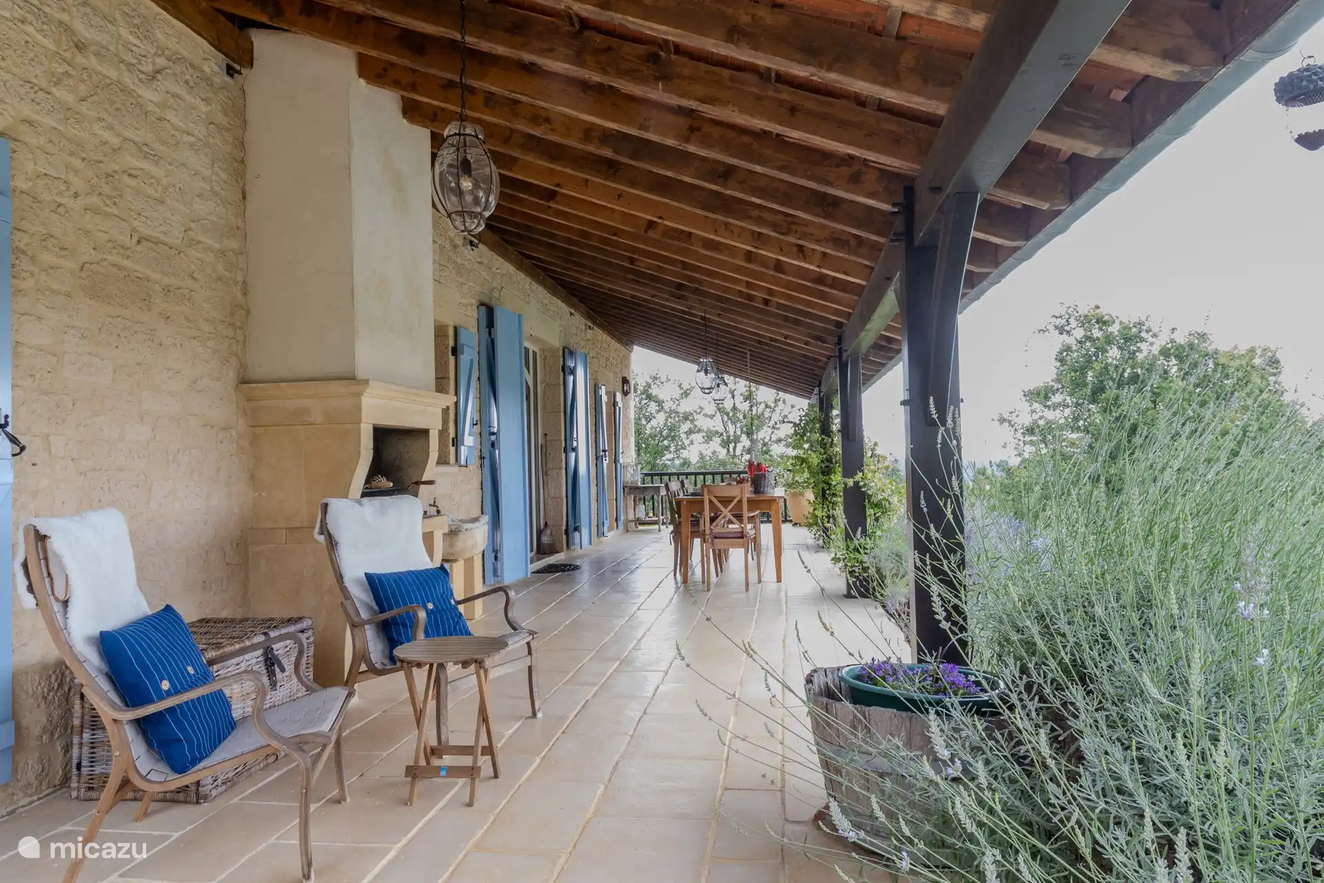 La terrasse entièrement couverte 