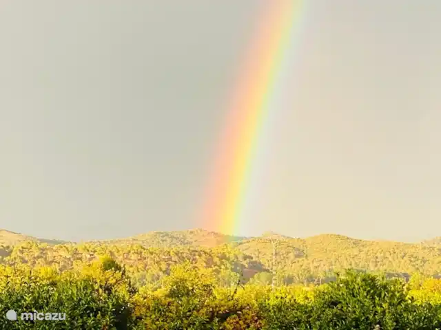 Location de Vacances Espagne, Valence, Pedralba, villa - Casa Pájaros Vue avec arc-en-ciel