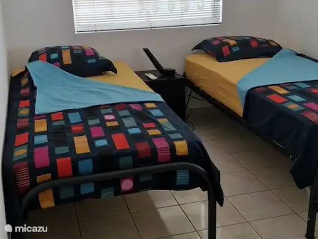 Bon Bista en Curazao, Bandabou (oeste), Barber - apartamento Este segundo dormitorio está equipado con dos nuevas camas para 1 persona, que se pueden armar fácilmente. Esta habitación está equipada con un nuevo aire acondicionado.