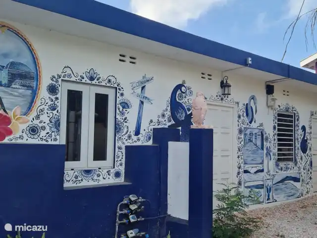 Bon Bista en Curazao, Bandabou (oeste), Barber - apartamento Y haga un recorrido por Otrobanda junto con Jacqueline de Dundu tours. ¡Muy recomendable! ¡Punda también merece una visita!