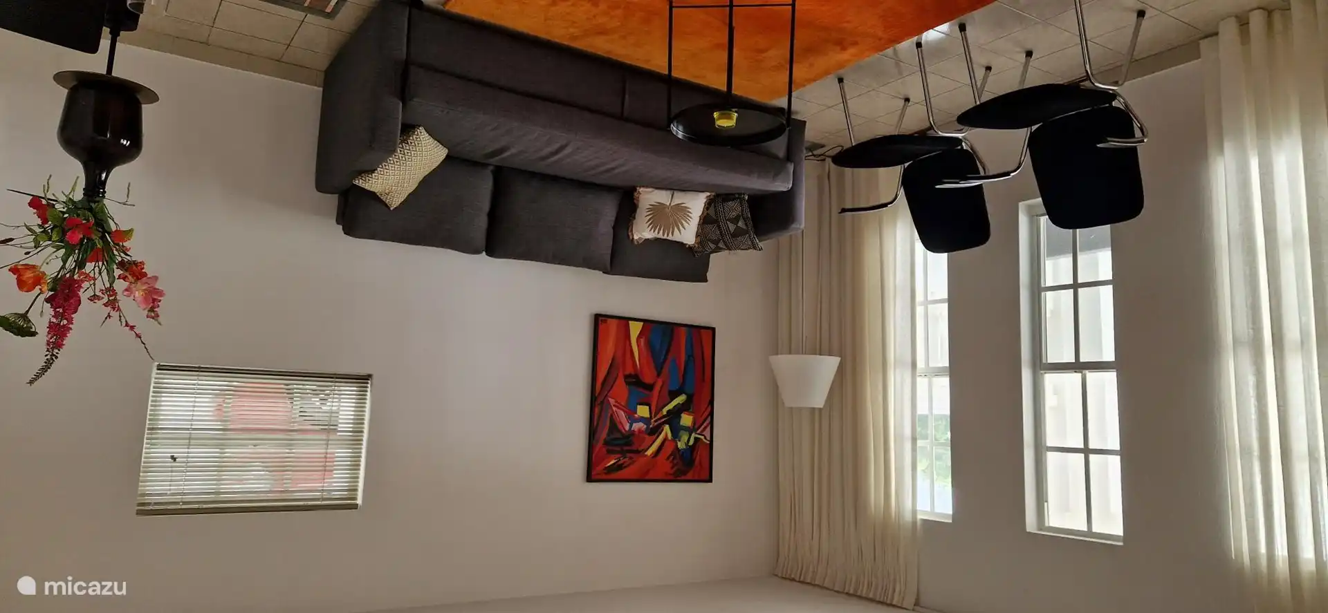 Das Wohnzimmer! Möchten Sie sich entspannen und eine Serie auf Netflix auf dem Smart-TV verfolgen? Das können Sie auch hier tun!