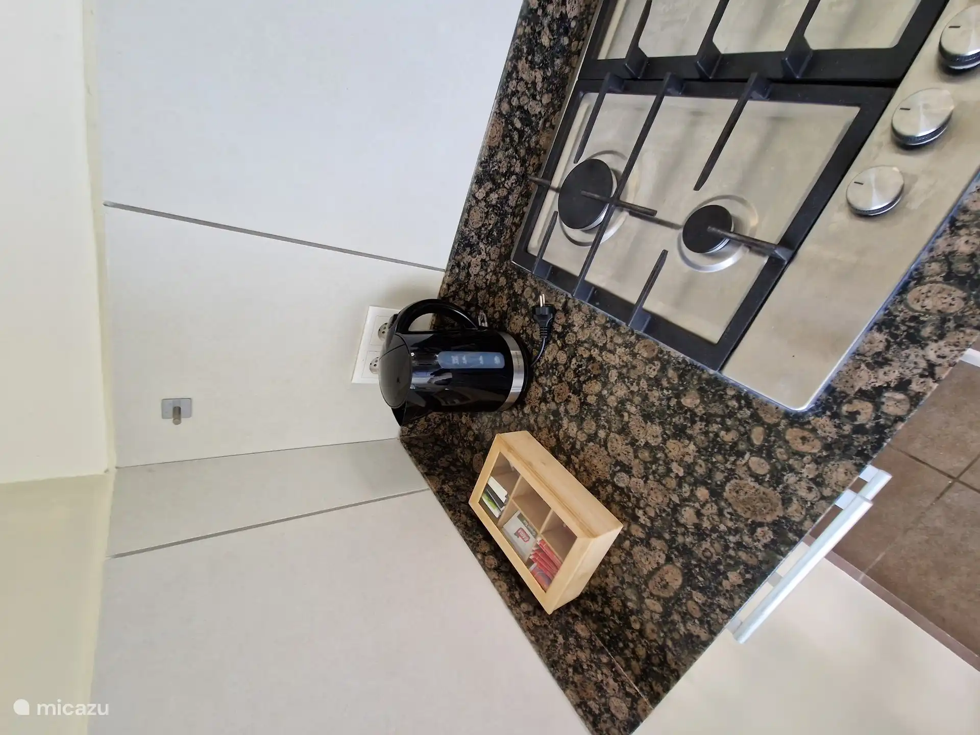 Cuisine avec bouilloire incluse