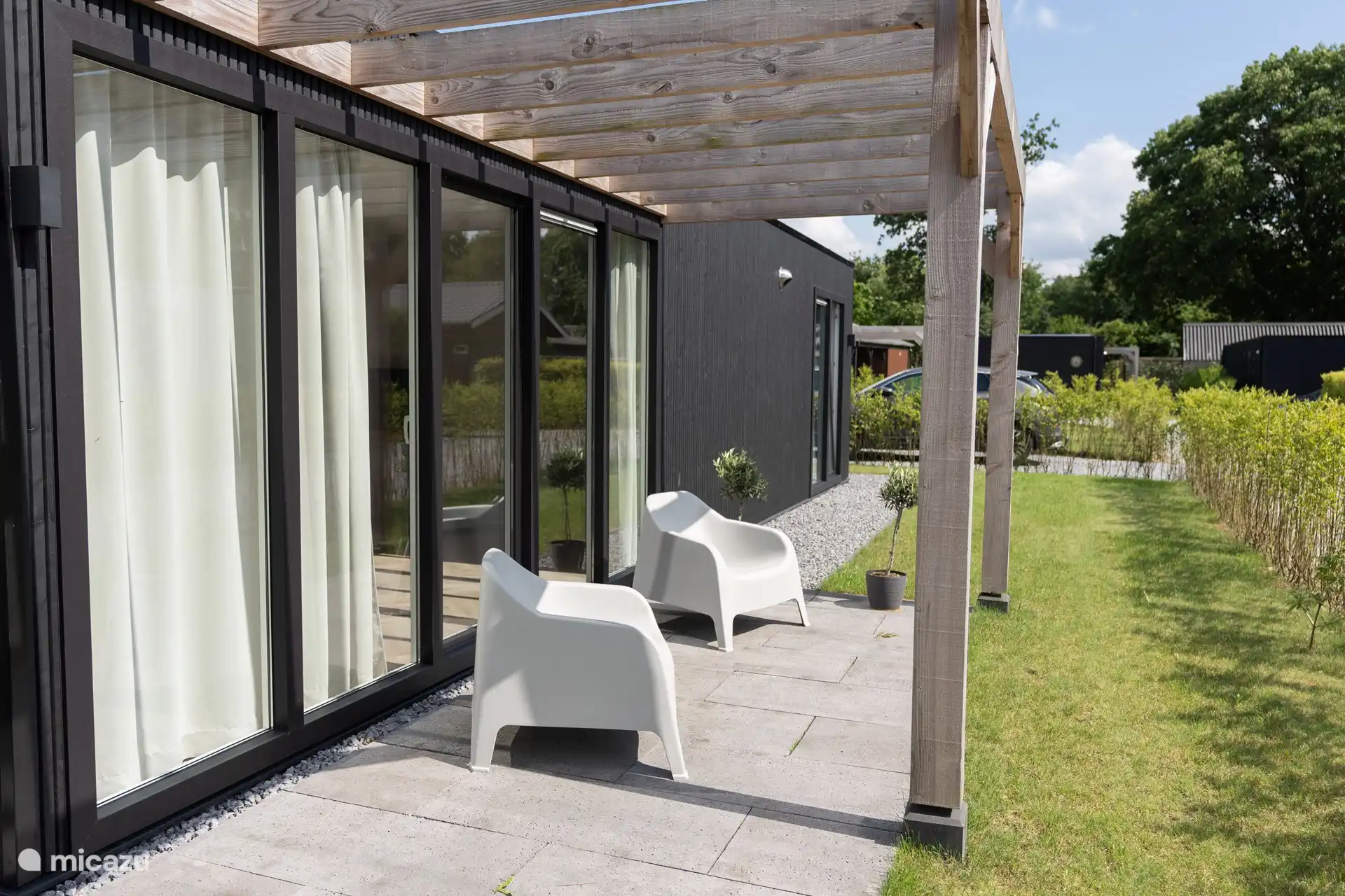 Dies ist die Sonnenseite des Ferienhauses