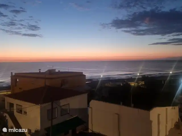 apartamento en España, Valencia, Valencia, España – Primadonna Suites Beach Vista desde el balcon en la noche