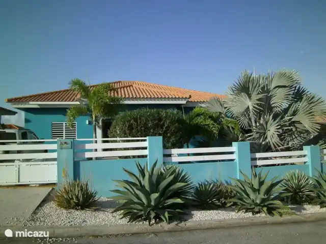 Villa Flamingo con piscina privada en Curazao, Bandabou (oeste), Fontein - villa Vista frontal villa Flamingo