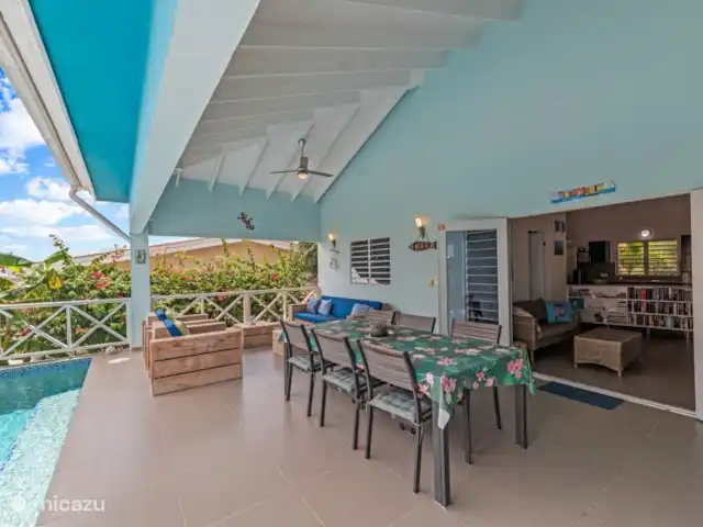 Villa Flamingo con piscina privada en Curazao, Bandabou (oeste), Fontein - villa Mesa de comedor con 6 sillas cerca de la terraza