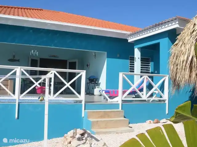 Villa Flamingo con piscina privada en Curazao, Bandabou (oeste), Fontein - villa Vista desde el jardín a la villa