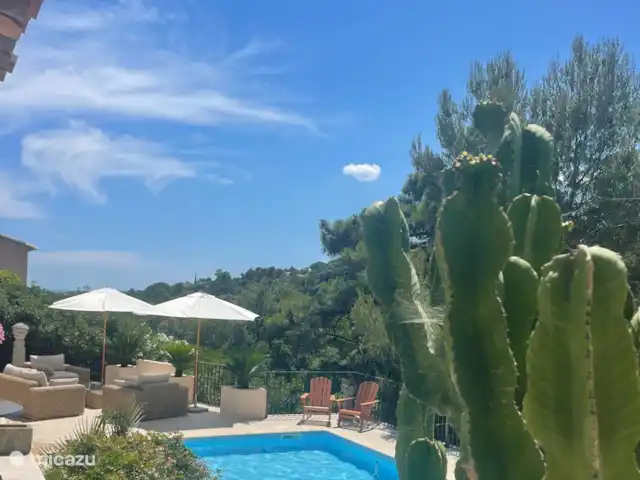 Villa Bougainvillea | France, Côte d'Azur, Les Issambres - villa De sfeer rond het zwembad is heerlijk met veel groen om je heen voor volledige ontspanning.