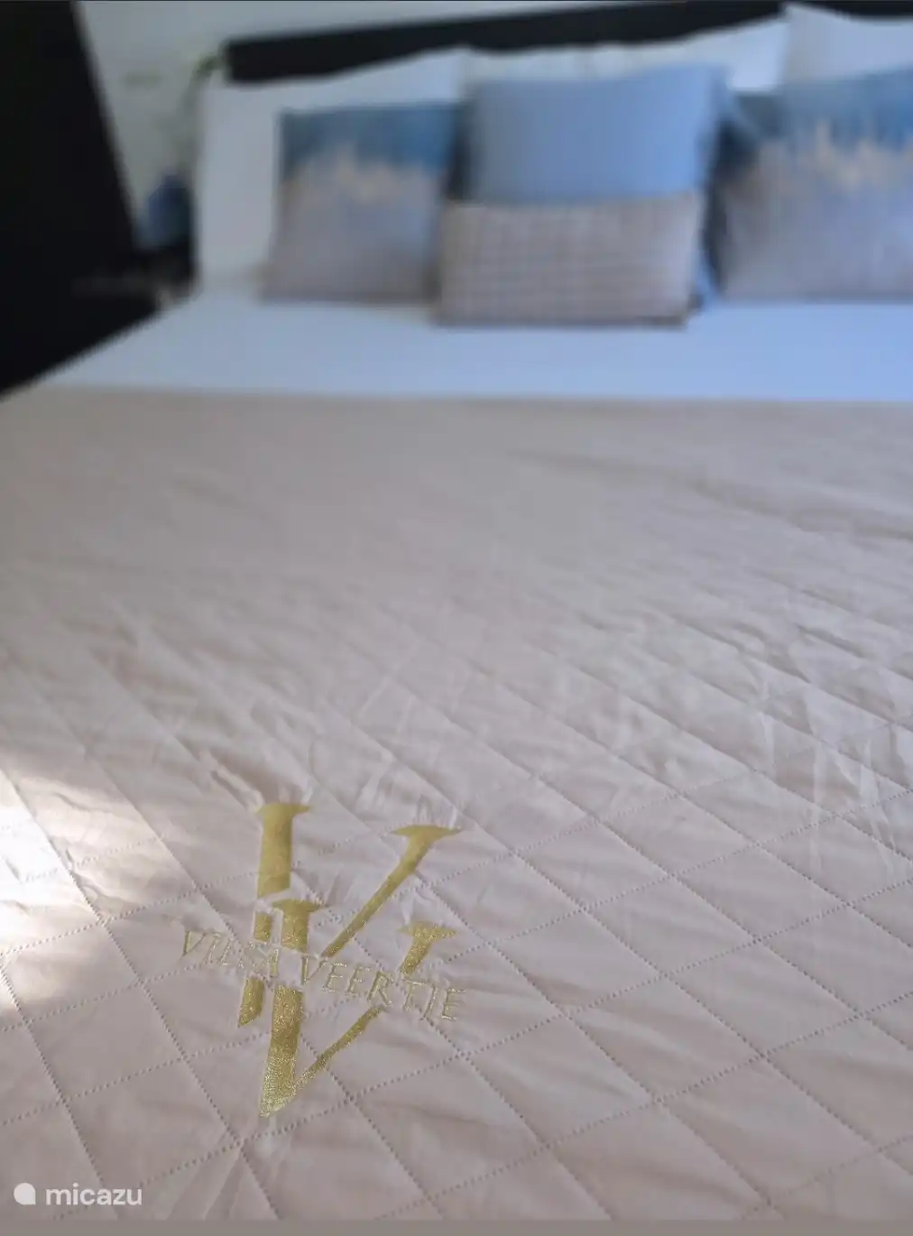 Fine bedding has been carefully selected to give you the best possible night's sleep. 