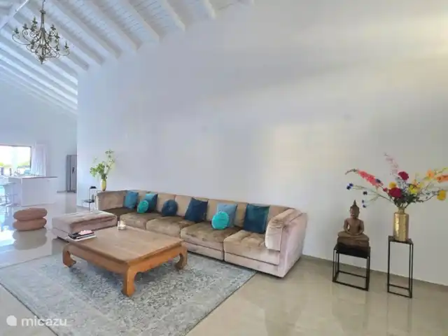 Villa Veertje  en Curazao, Bandabou (oeste), Grote Berg - casa vacacional Salón amplio y luminoso. Aquí encontrarás la paz y la tranquilidad que buscas.