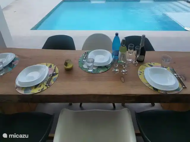 Villa Veertje  en Curazao, Bandabou (oeste), Grote Berg - casa vacacional Deliciosos restaurantes junto a la piscina