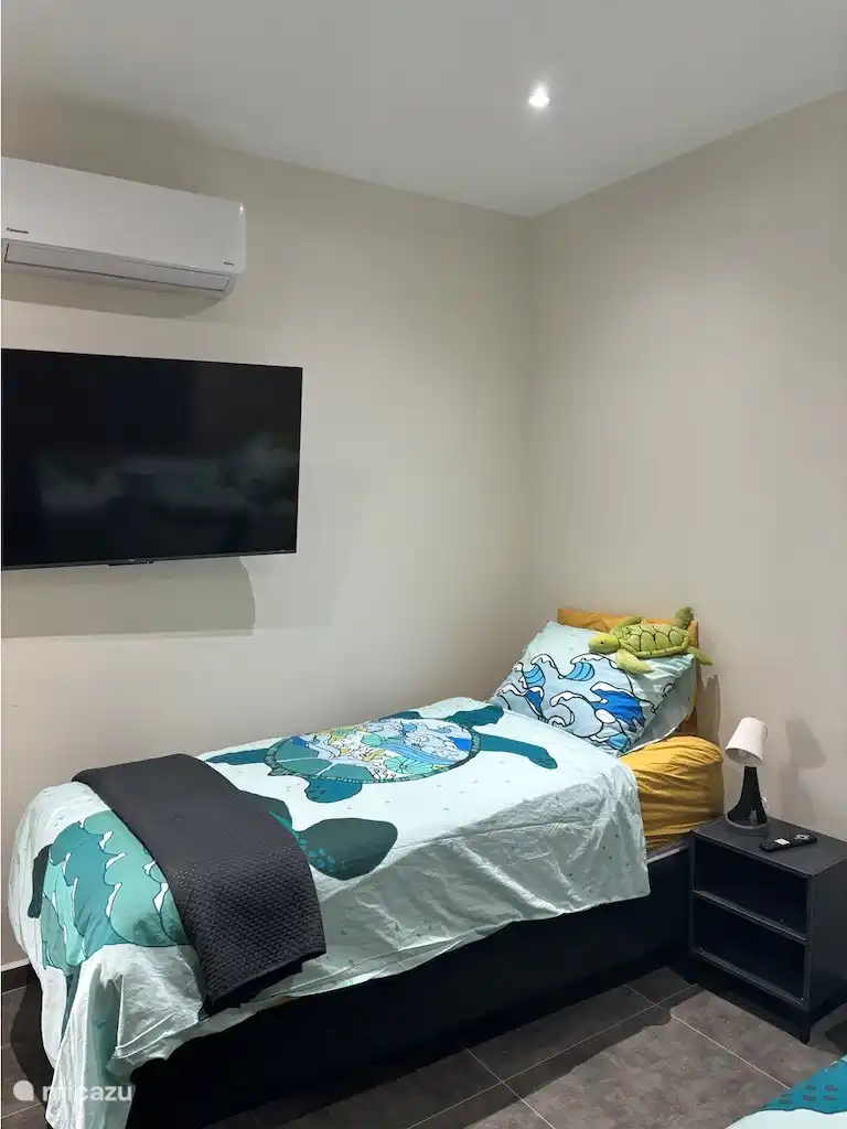 Chambre 2 avec smart TV et climatisation