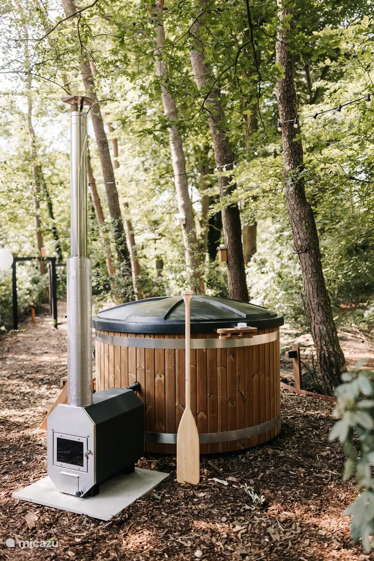 Privater Whirlpool für 6 Personen mit Waldblick