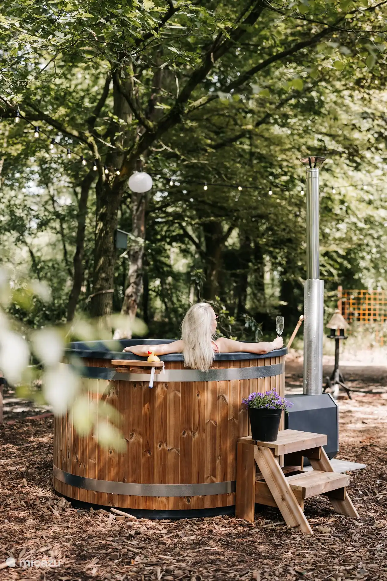 Privater Whirlpool für 6 Personen mit Waldblick