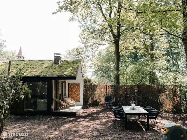 Vol Veluwe | Pays-Bas, Gueldre, Stroe - tiny house Vue latérale Veluwe Flight avec table à manger