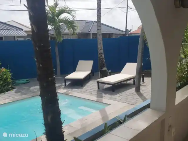 villa huren in Curaçao, Banda Ariba (oost), Marie Pampoen – Indigo House Een ochtendduik, de bbq aan, afkoelen na een warme dag of 's avonds met een drankje aan het water. Je eigen privé zwembad is onmisbaar tijdens een tropische vakantie!