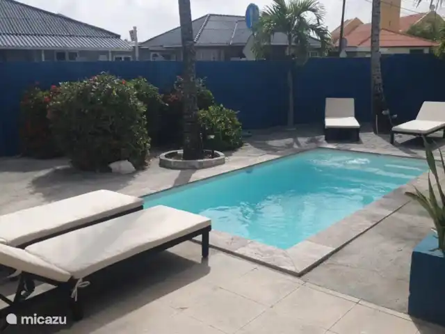 villa huren in Curaçao, Banda Ariba (oost), Marie Pampoen – Indigo House Een ochtendduik, de bbq aan, afkoelen na een warme dag of 's avonds met een drankje aan het water. Je eigen privé zwembad is onmisbaar tijdens een tropische vakantie!