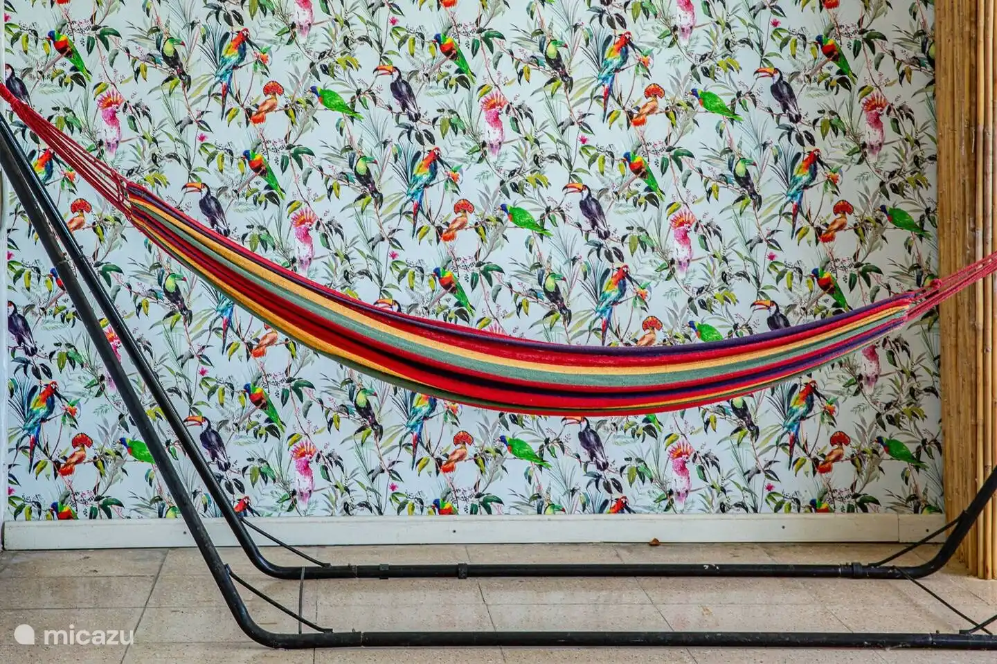 A visit to the Caribbean is not complete on Sunday lounging in your own hammock. Taking a short nap or reading a book are the ideal activities in your own Curaçao 'hamaka'.