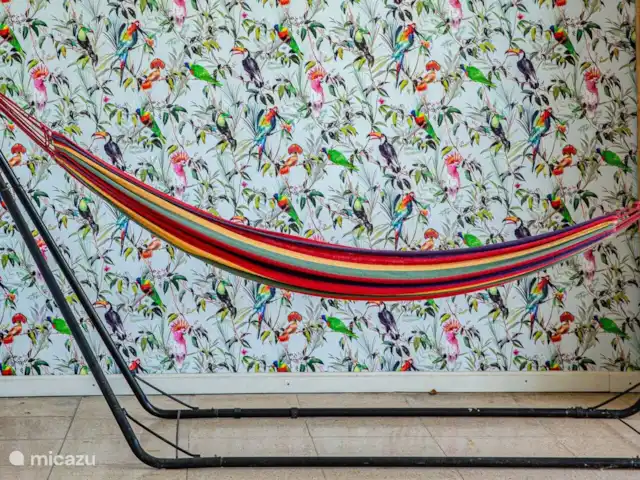 villa huren in Curaçao, Banda Ariba (oost), Marie Pampoen – Indigo House Een bezoek aan de Caribbean is niet compleet zondag een middagje loungen in je eigen hangmat. Een kort dutje doen of een boek lezen zijn de ideale activiteiten in je eigen Curaçaose 'hamaka'.