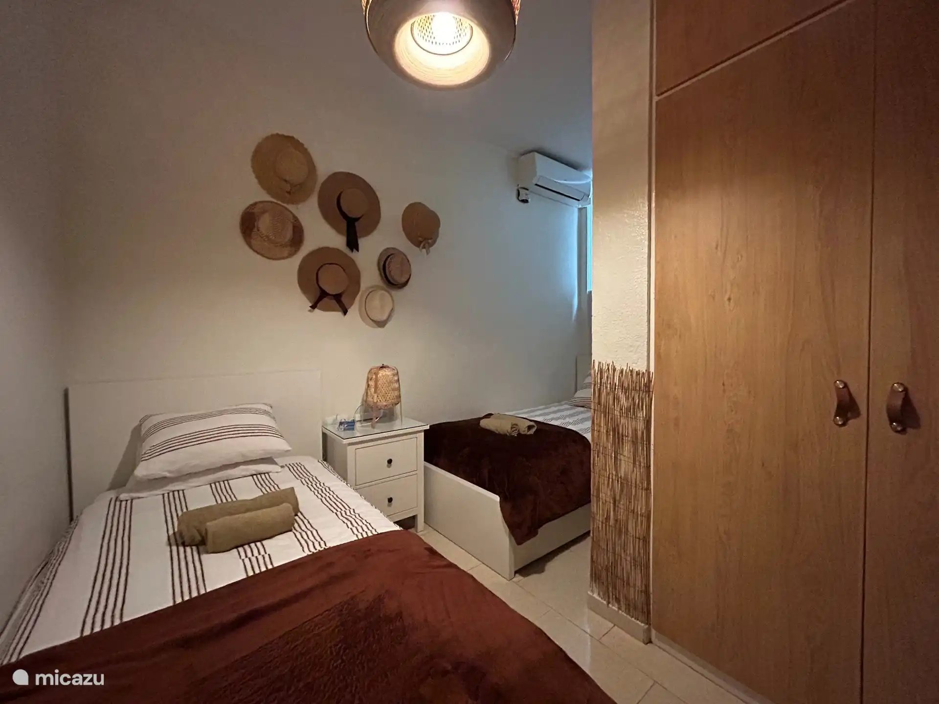 Twee losse bedden op tweede slaapkamer