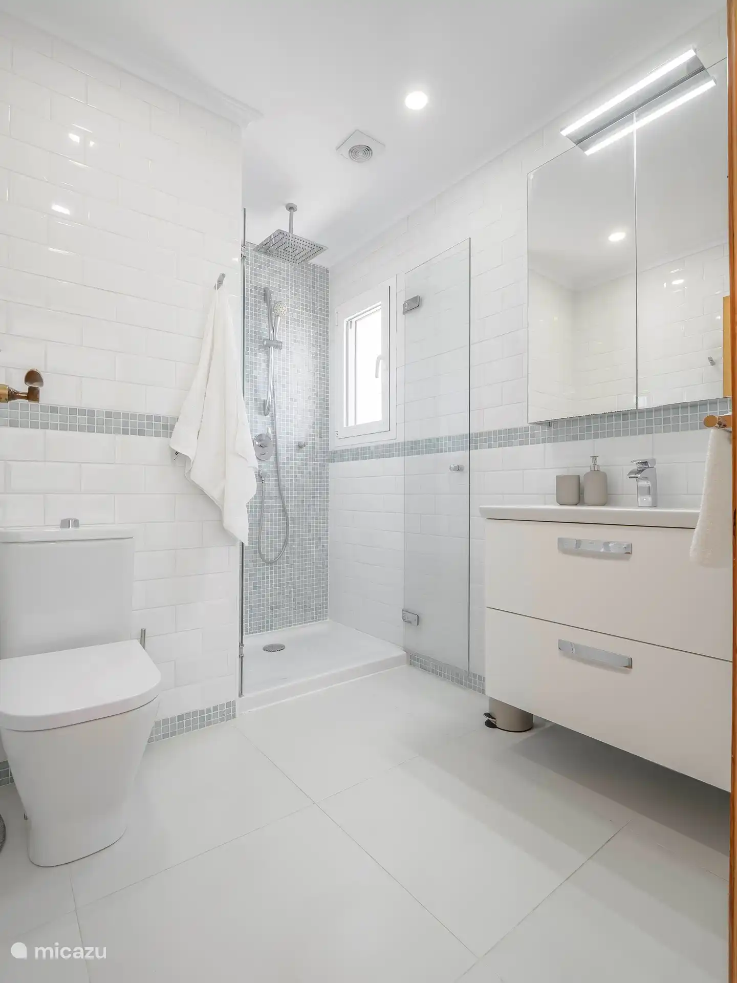 Salle de bain 1 à l’étage