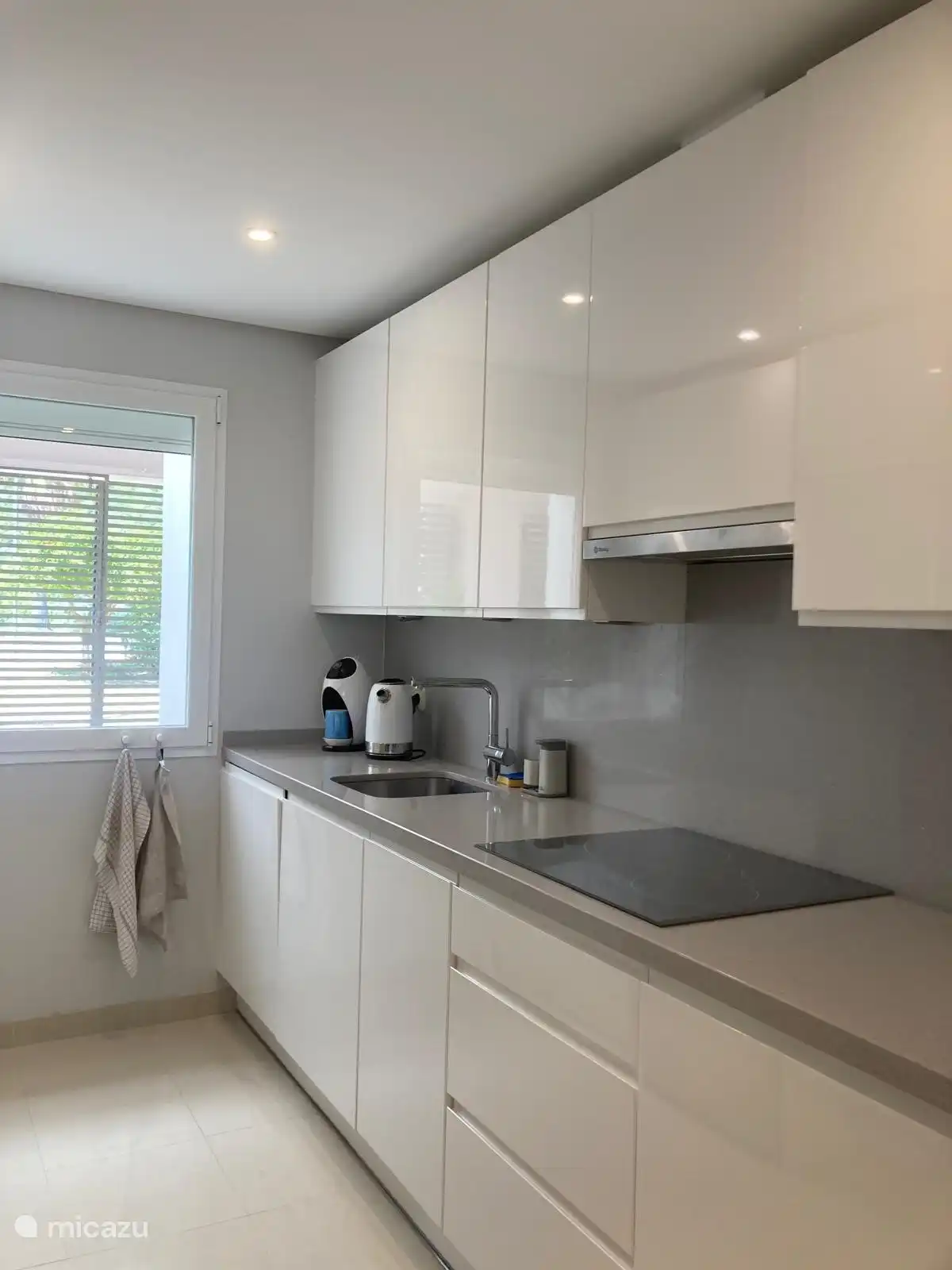 Küche mit allen luxuriösen Annehmlichkeiten.