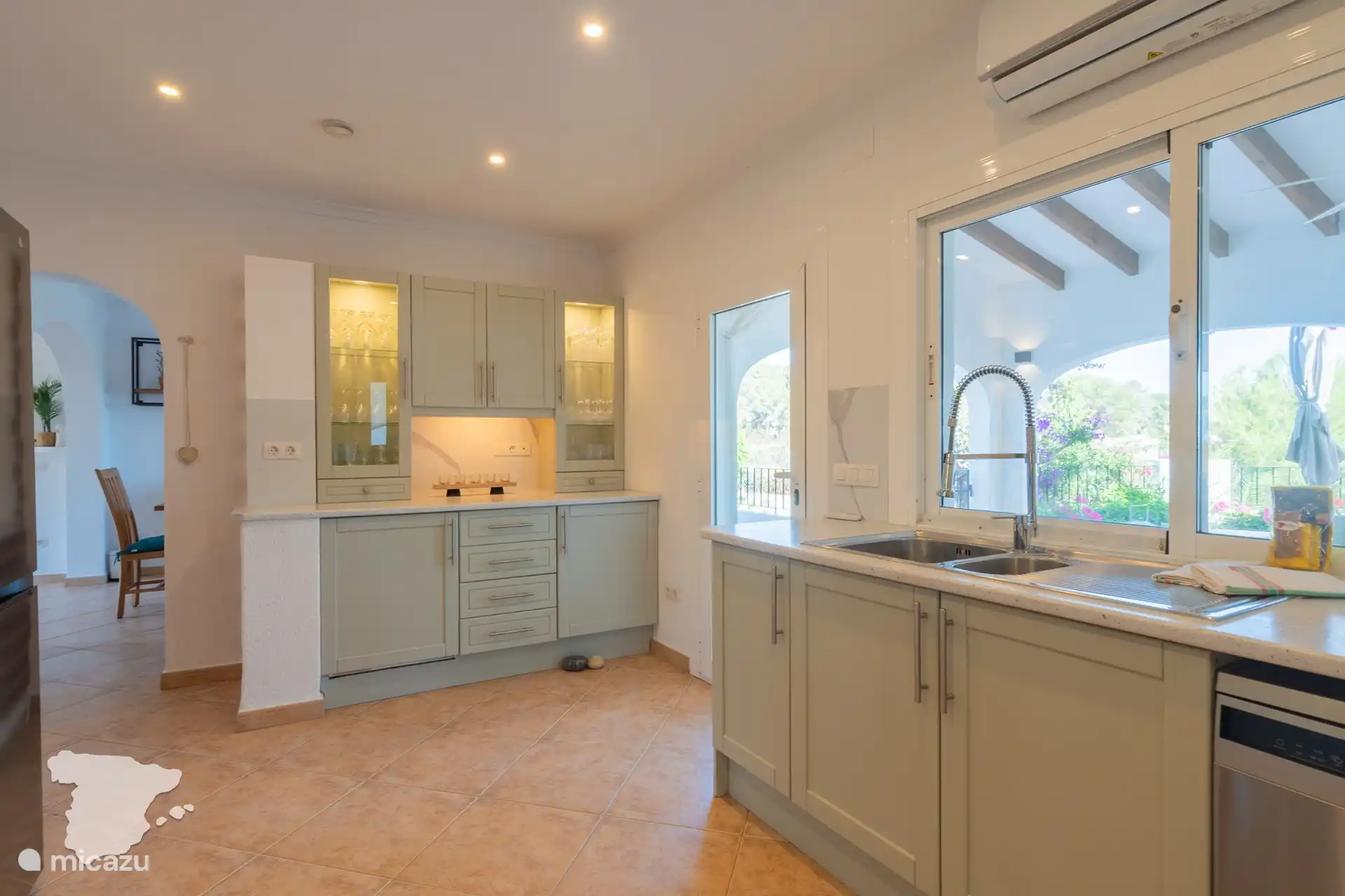 Voll ausgestattete Küche