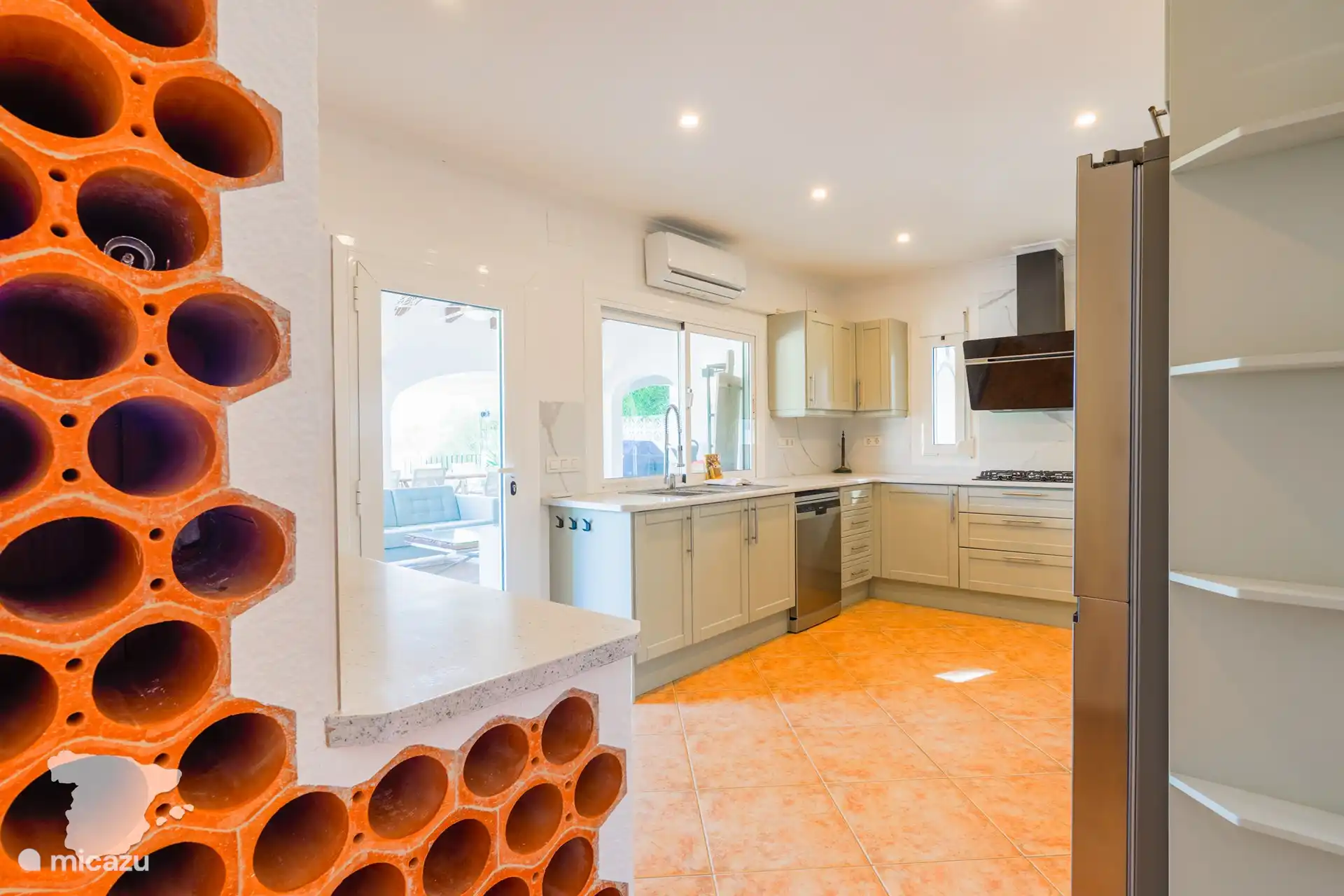 Voll ausgestattete Küche