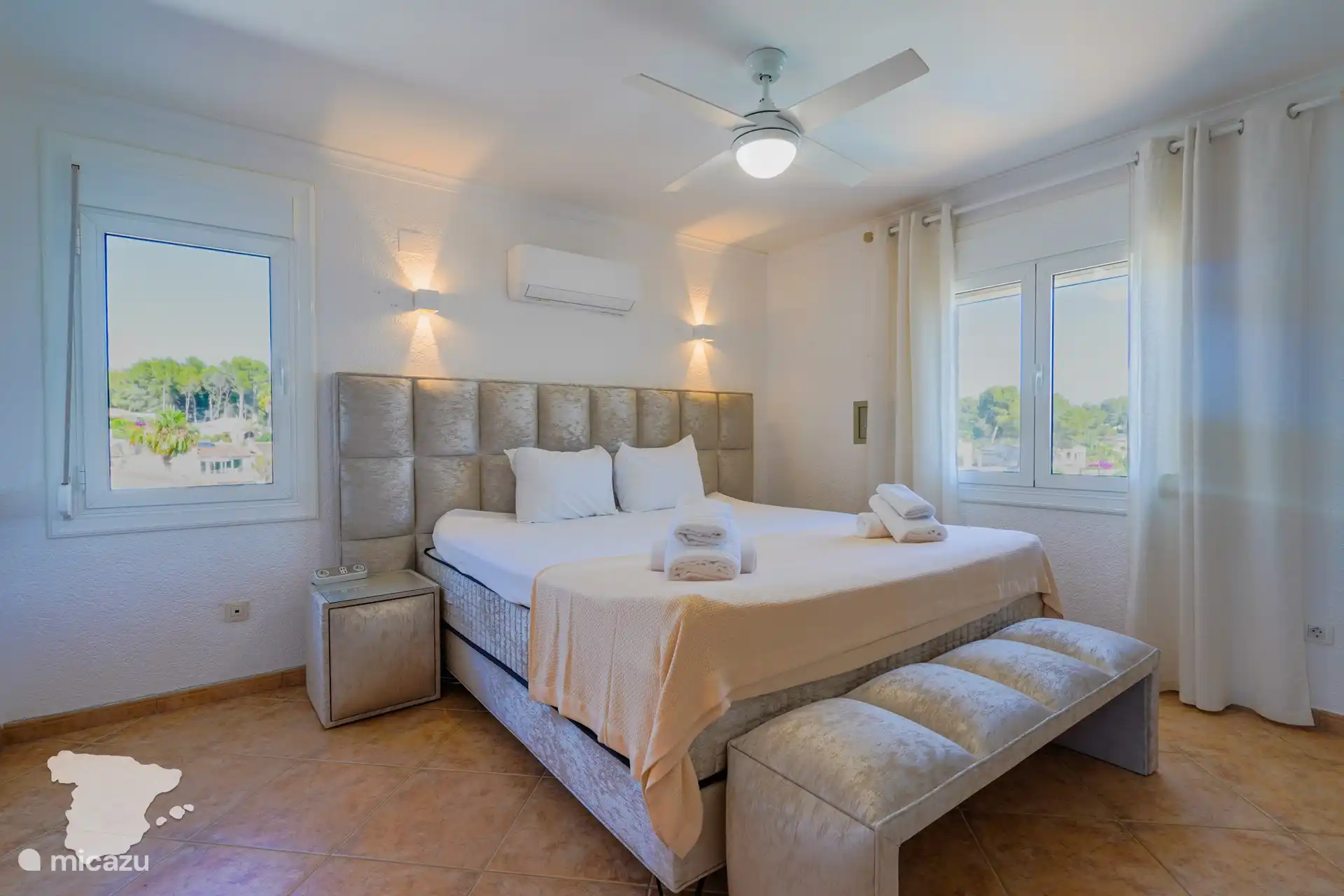 Schlafzimmer 2 im Obergeschoss mit eigenem Bad