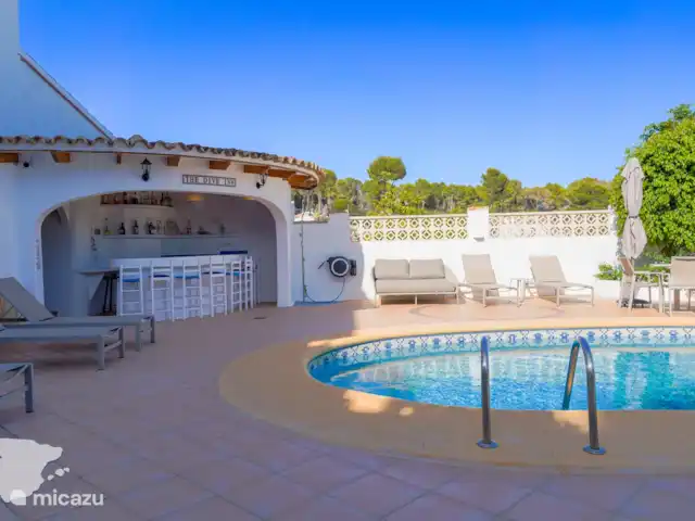 La Vida Loca | Espagne, Costa Blanca, Moraira - villa Bar au bord de la piscine, y compris une salle de bain derrière lui avec douche, toilettes et lavabo