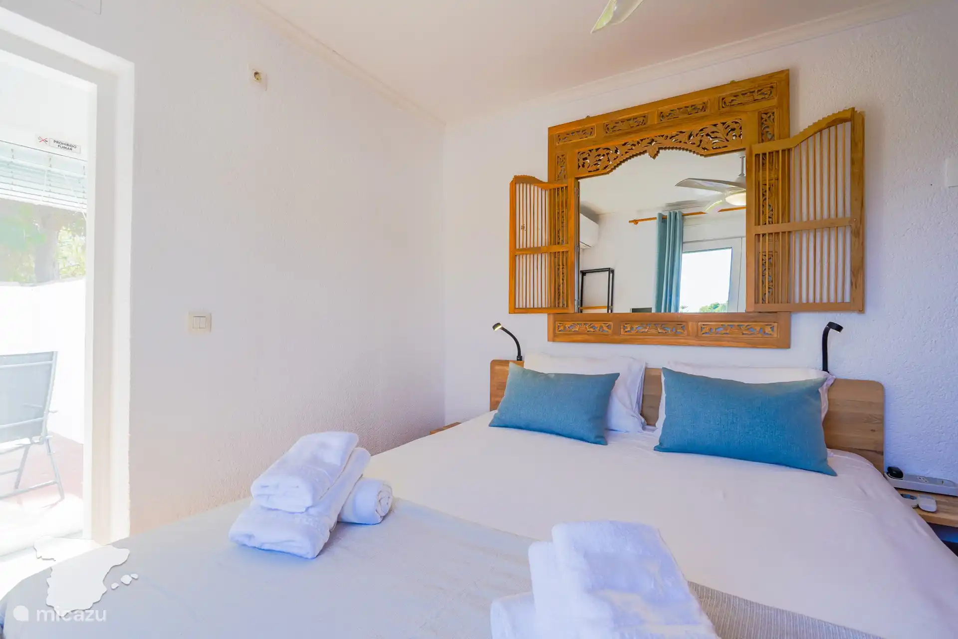 Schlafzimmer 3 im Obergeschoss mit eigenem Bad und privater Terrasse