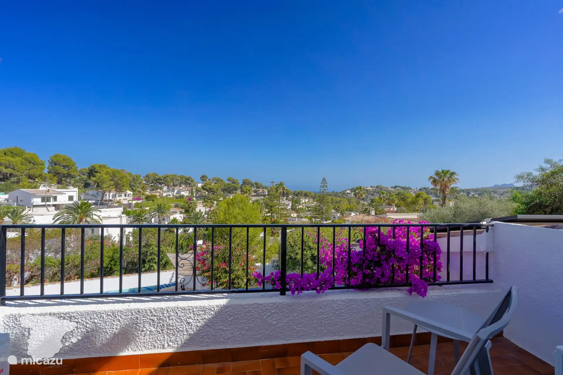 Terrasse im Obergeschoss, die zu Schlafzimmer 3 gehört