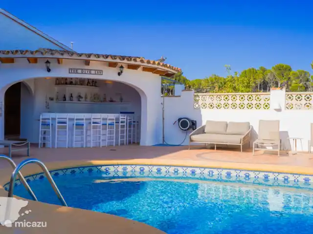 La Vida Loca | Espagne, Costa Blanca, Moraira - villa Bar au bord de la piscine, y compris une salle de bain derrière lui avec douche, toilettes et lavabo
