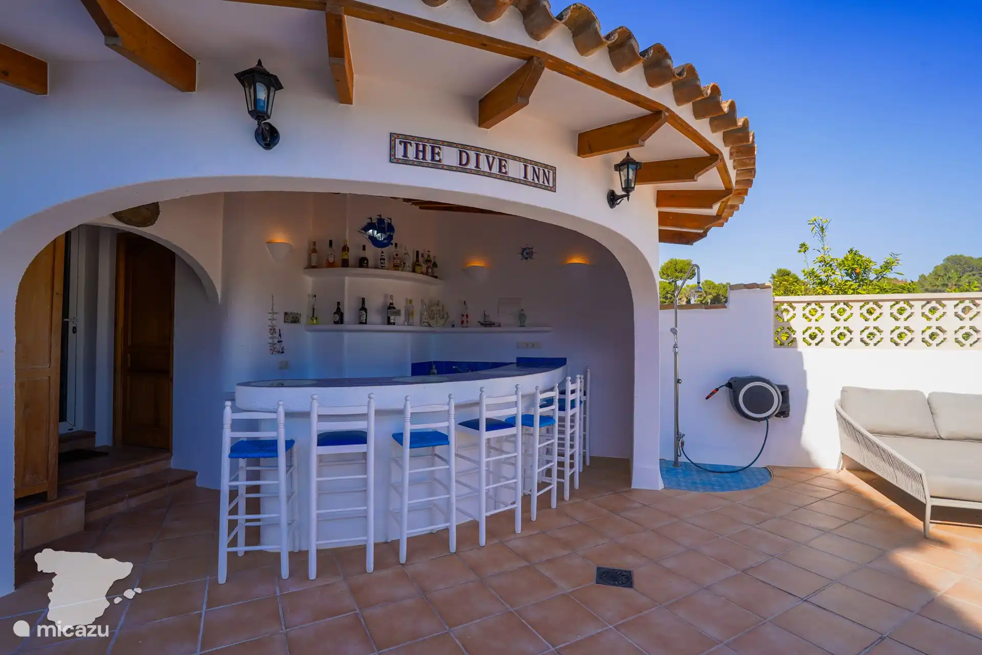 Wieder die Außenbar