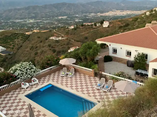 Casa Anhelando con piscina climatizada en España, Andalucía, Iznate - casa vacacional