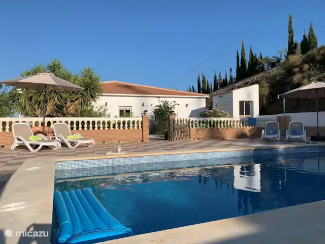 Casa Anhelando con piscina climatizada en España, Andalucía, Iznate - casa vacacional