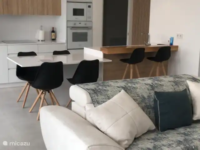 bungalow huren in Spanje, Costa Cálida, Sucina – VILLA XAVI keuken met eettafel en stoelen